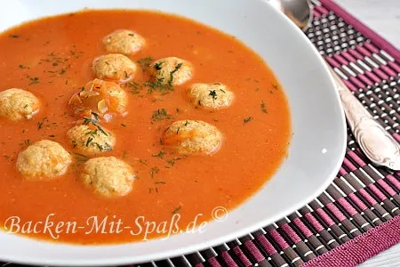 Tomatensuppe mit Quarkbällchen