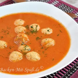 Tomatensuppe mit Quarkbällchen