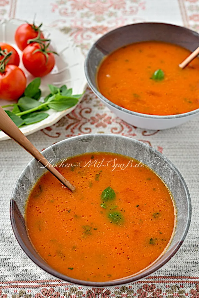 Tomatensuppe aus dem Ofen Tomatensuppe aus dem Ofen