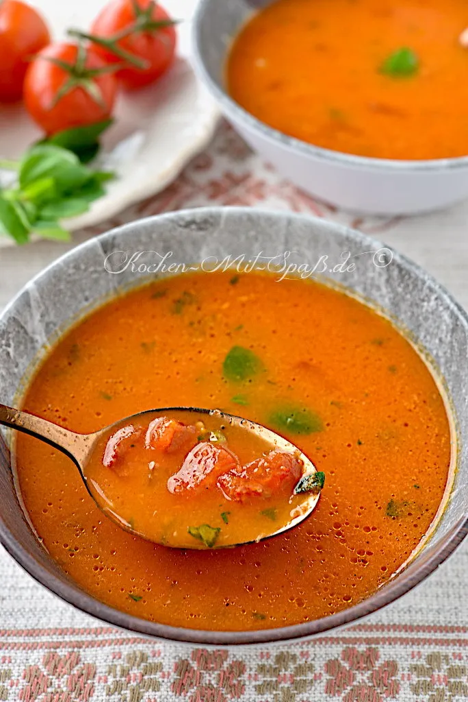 Tomatensuppe aus dem Ofen Tomatensuppe aus dem Ofen