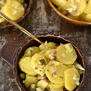 Bayrischer Kartoffelsalat mit Speck und Gurke