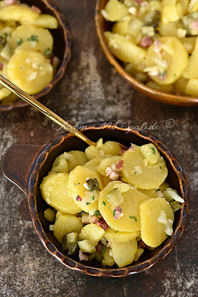 Bayrischer Kartoffelsalat mit Speck und Gurke Bayrischer Kartoffelsalat mit Speck und Gurke