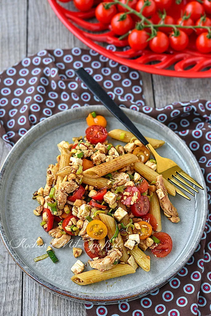 Nudelsalat mit Hähnchen Nudelsalat mit Hähnchen