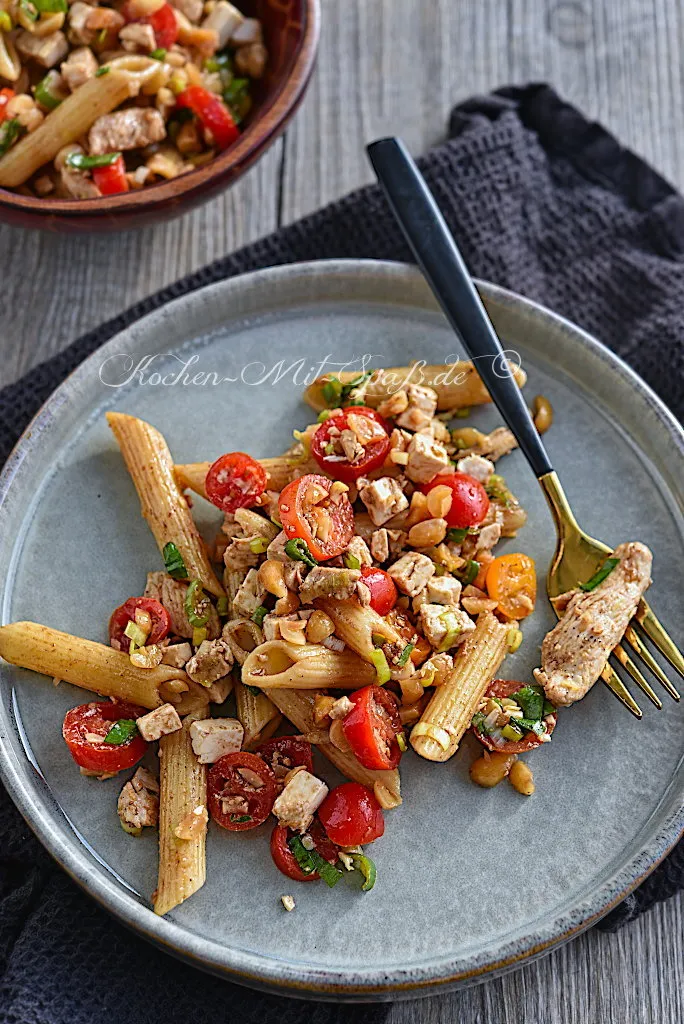 Nudelsalat mit Hähnchen Nudelsalat mit Hähnchen