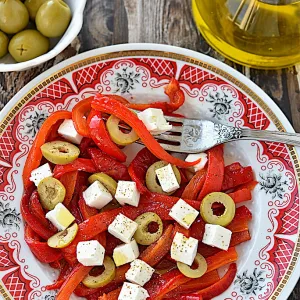 Gegrillter Paprikasalat mit Feta