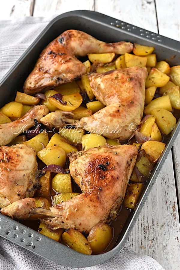 Hähnchenschenkel mit Kartoffeln aus dem Backofen