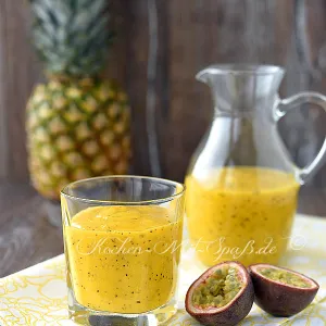Mango- Ananas- Passionsfrucht- Smoothie