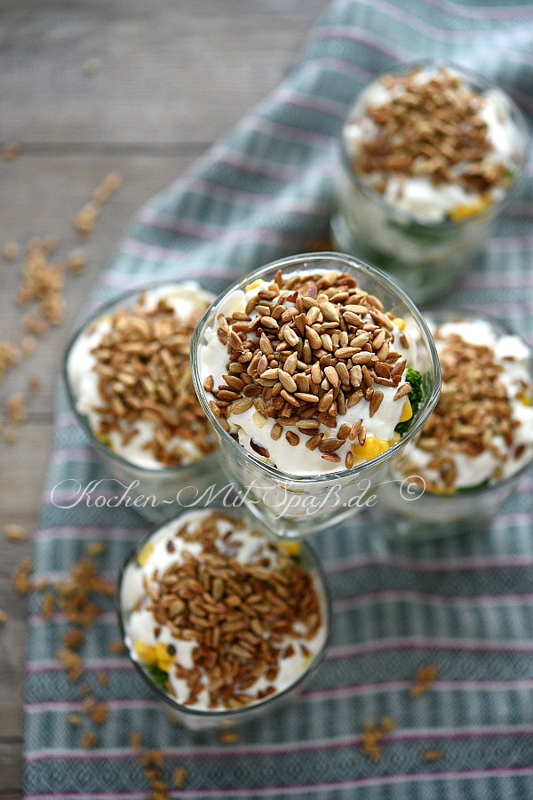 Brokkoli- Feta- Salat mit Knoblauchsoße Brokkoli- Feta- Salat mit Knoblauchsoße