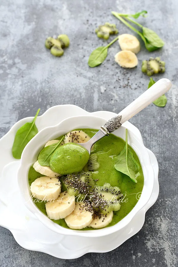 Spinat- Kiwi- Smoothie- Bowl