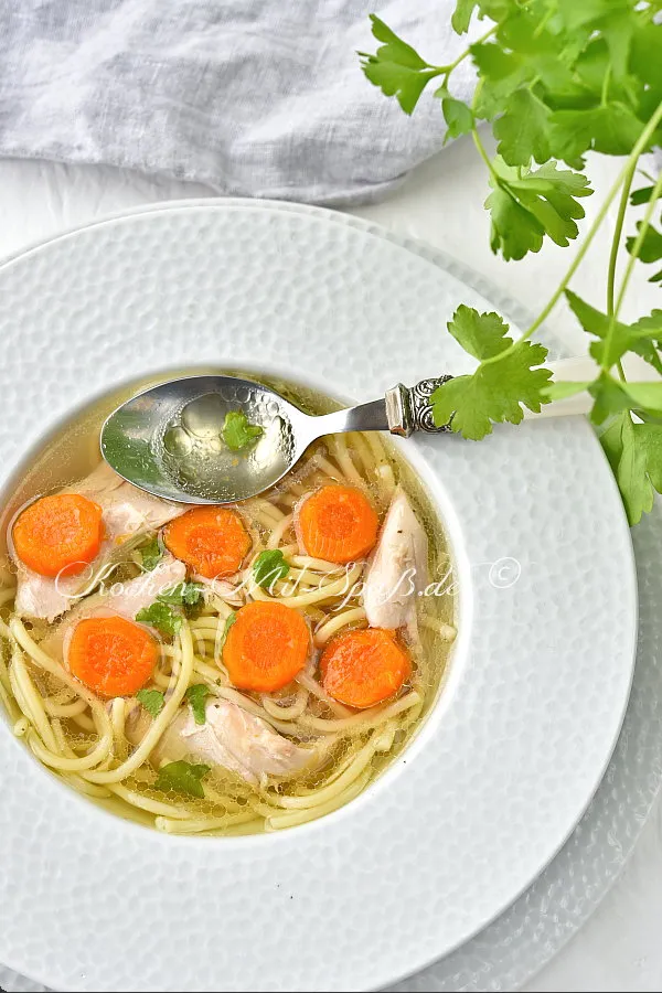 Hühnersuppe mit Nudeln