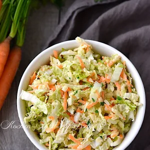 Chinakohlsalat mit Möhre und Apfel