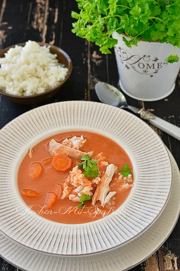 Tomatensuppe mit Dosentomaten