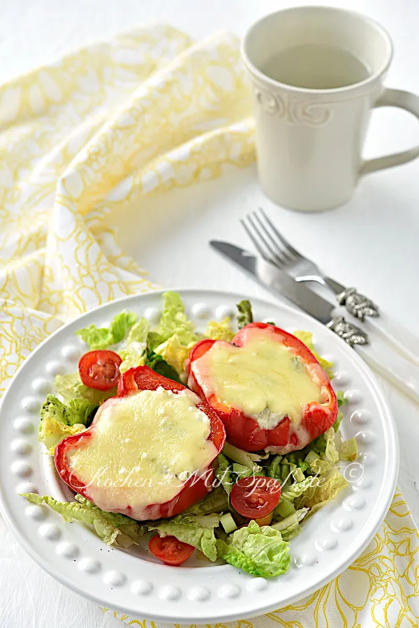 Gefüllte Paprika mit körnigem Frischkäse