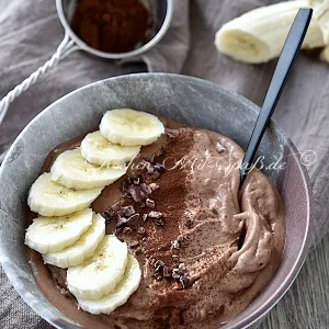 Schoko-Bananen-Erdnussbutter-Smoothie Bowl