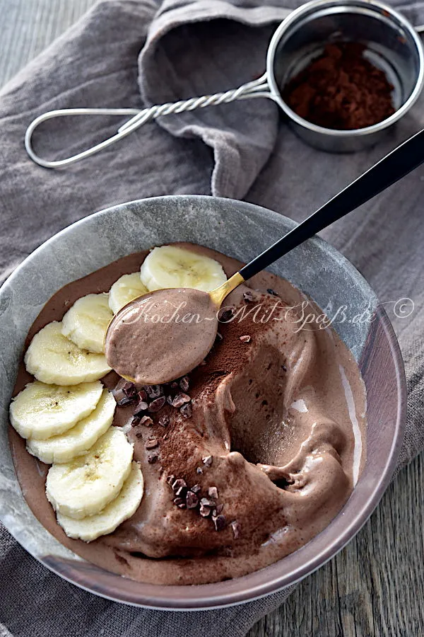 Schoko-Bananen-Erdnussbutter-Smoothie Bowl