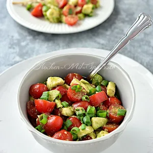 Avocado-Tomaten-Mozzarella-Salat