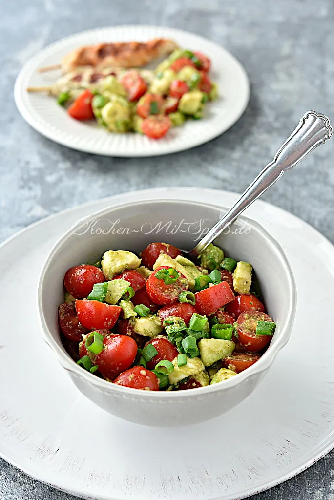 Avocado-Tomaten-Mozzarella-Salat