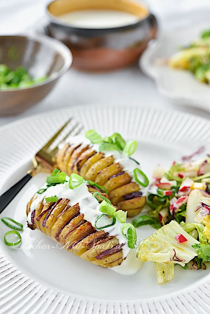 Hasselback-Kartoffeln mit Champignons und Zwiebeln