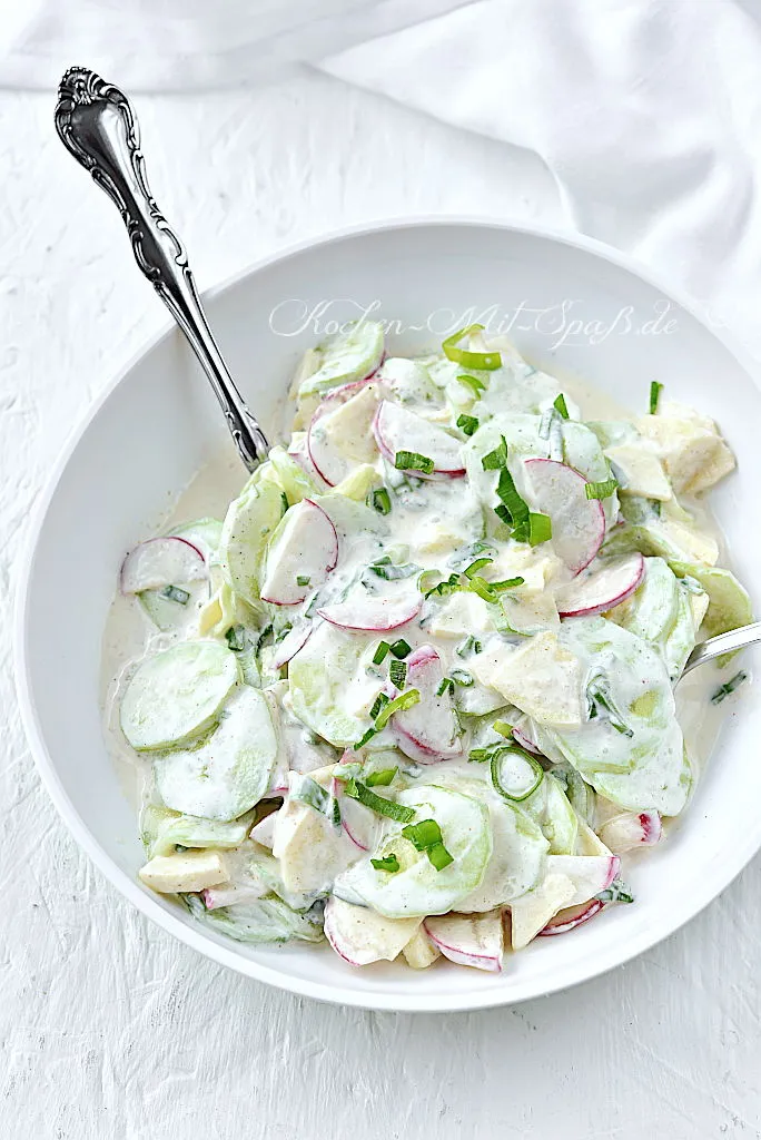 Gurken-Radieschen-Apfel-Salat