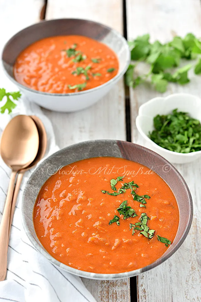 Rote Linsensuppe mit Kokosmilch