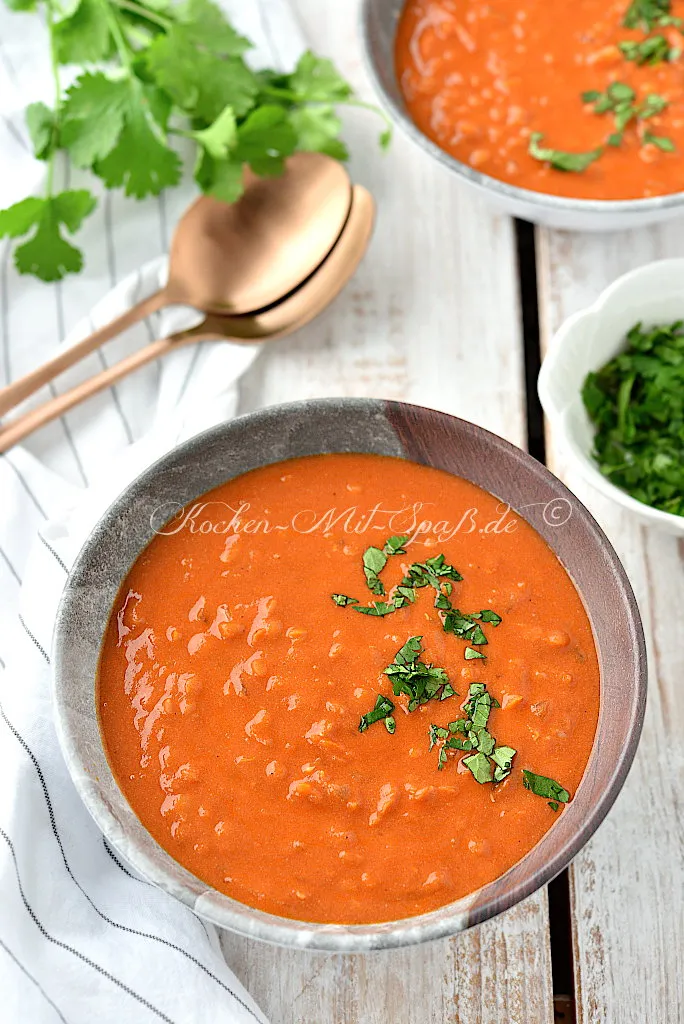 Rote Linsensuppe mit Kokosmilch