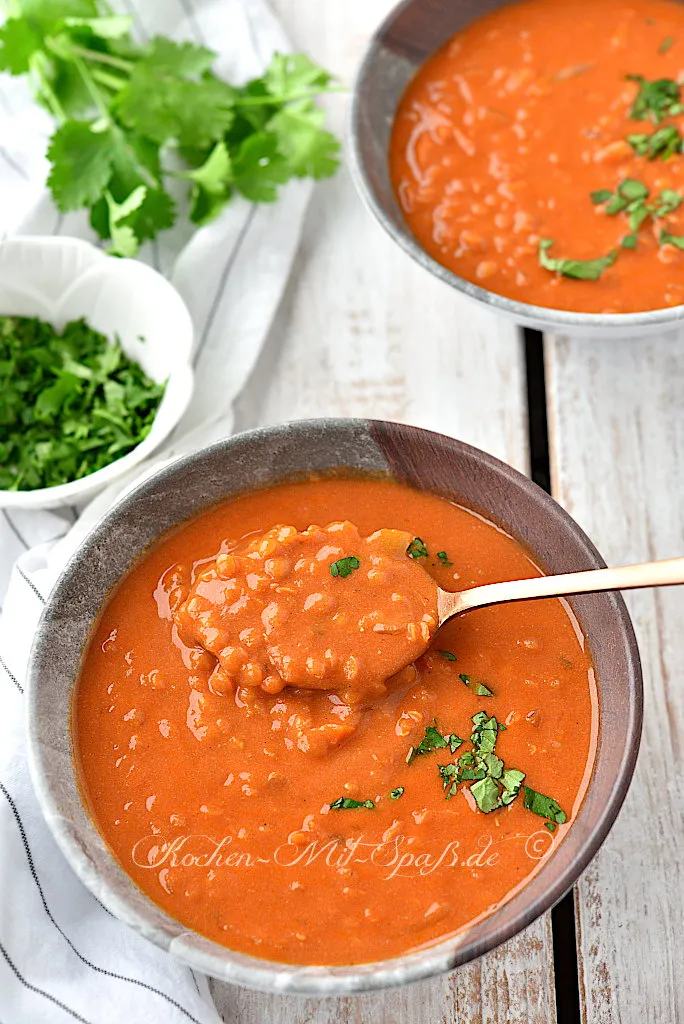 Rote Linsensuppe mit Kokosmilch