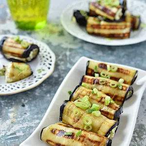 Auberginenröllchen mit Frischkäse und Feta