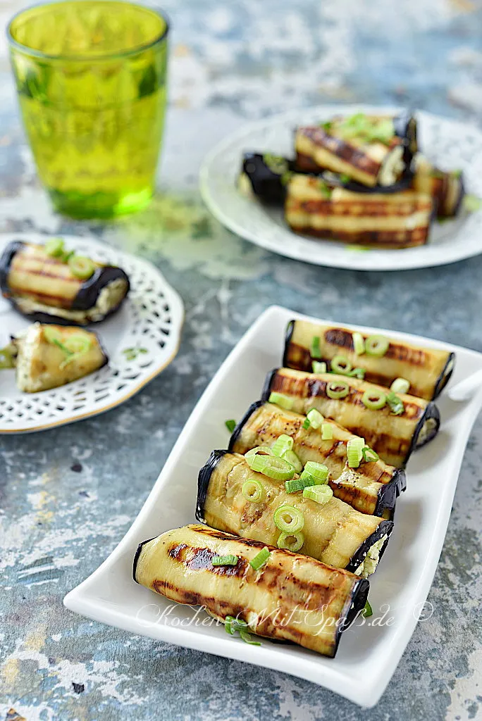 Auberginenröllchen mit Frischkäse und Feta