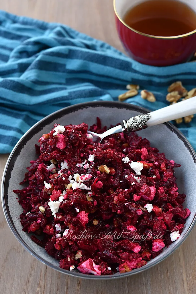 Rote-Bete-Salat mit Feta und Nüssen