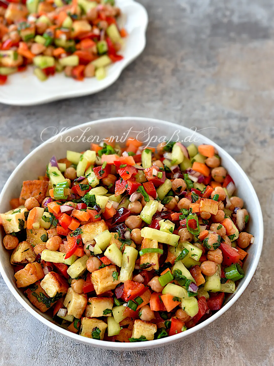 Kichererbsen-Salat mit Halloumi Kichererbsen-Salat mit Halloumi