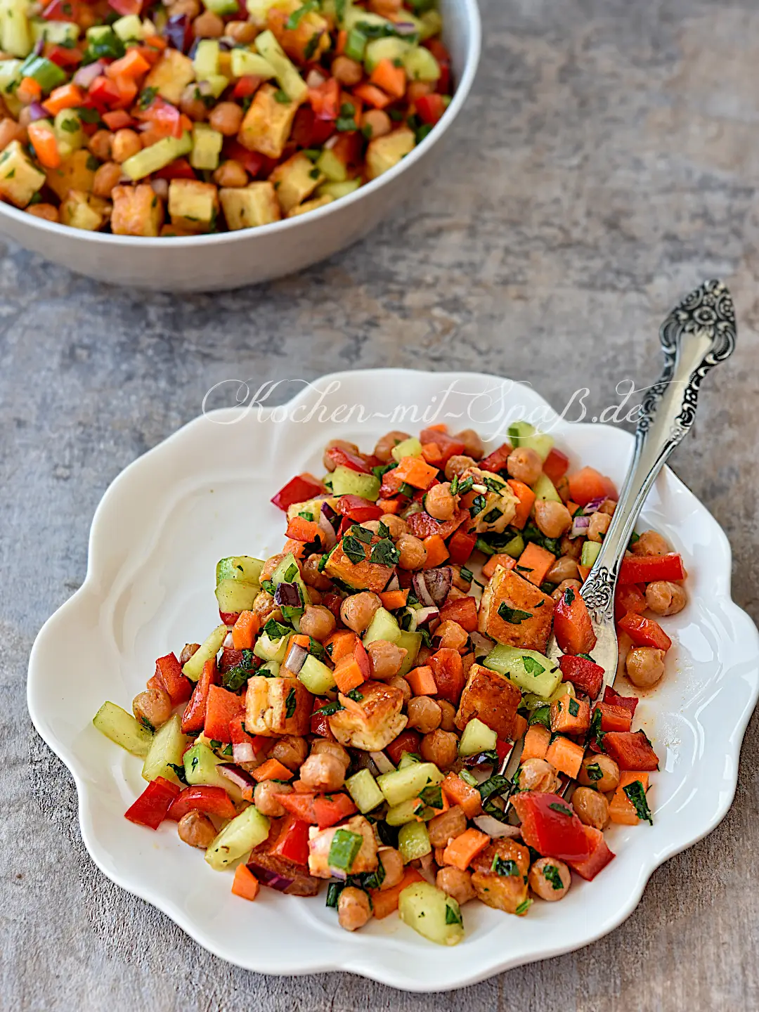 Kichererbsen-Salat mit Halloumi Kichererbsen-Salat mit Halloumi