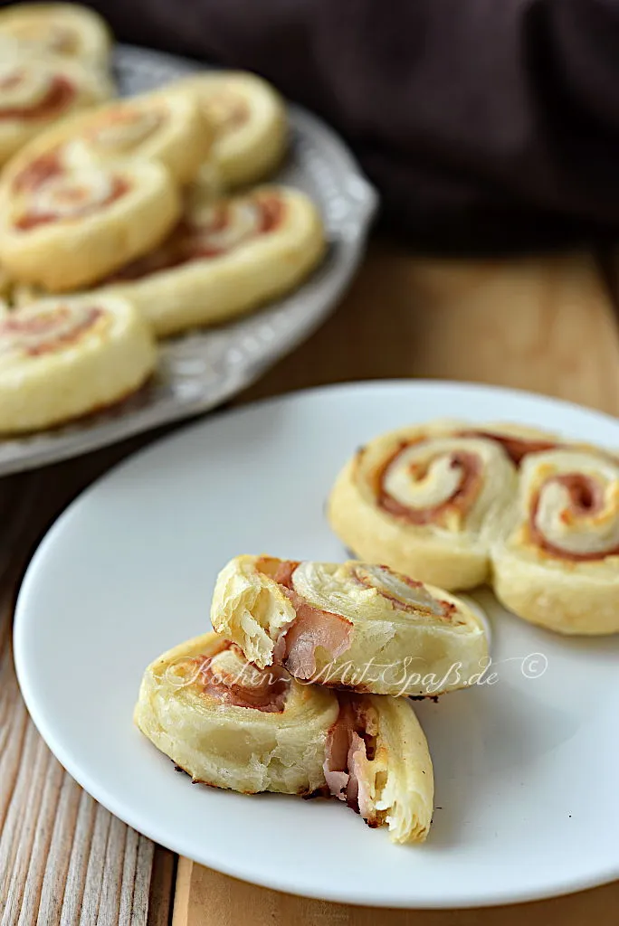 Schinken-Frischkäse-Blätterteigschnecken