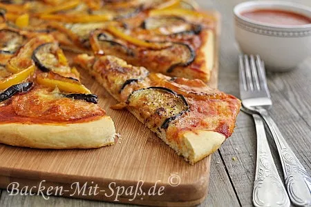 Pizza mit Aubergine